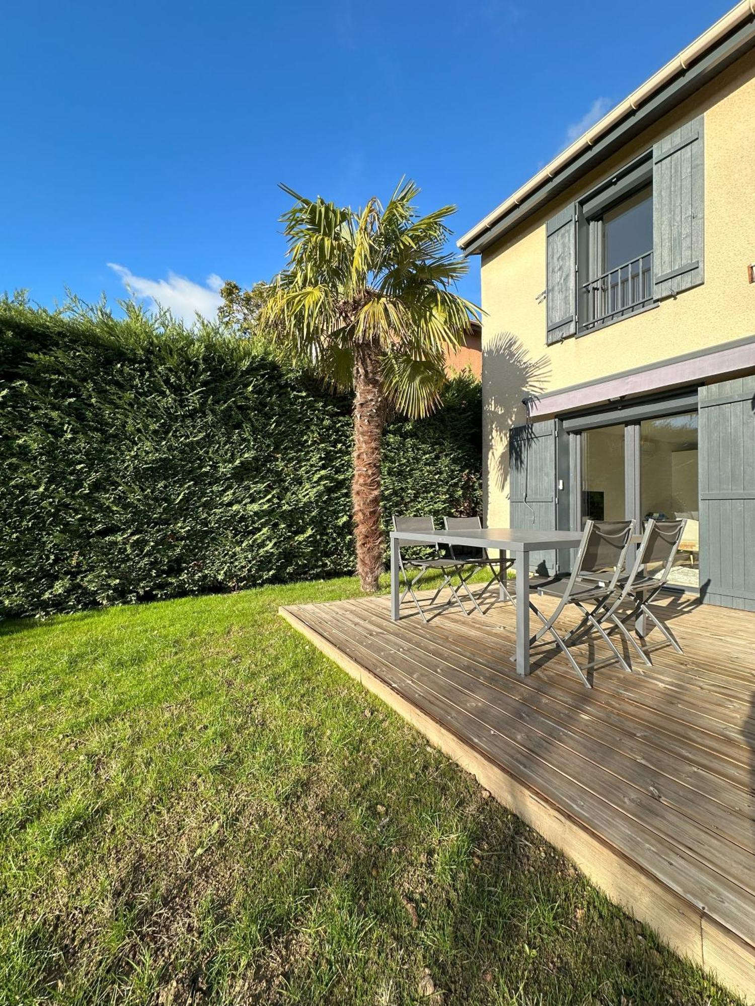Sunny House - Villa 4 Chambres - Saint Genis Les Ollieres エクステリア 写真